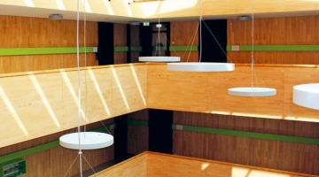 Regional, dauerhaft, hochwertig: der Baustoff Weißtanne prägt das Rupert-Neß-Gymnasium. Bild: Energieagentur Ravensburg.