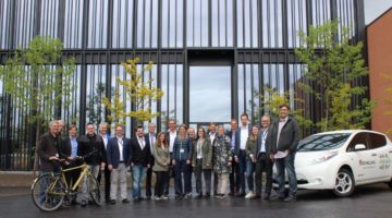 Vom Auto auf Rad & CO: Die Mitglieder im 13 Leitbetriebe umfassenden Netzwerk Wirtschaft MOBIL wollen 1.000 Autopendlerinnen und Autopendler zur vermehrten Nutzung alternativer Verkehrsmittel bewegen.