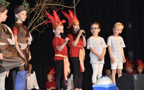 . Krönender Projektabschluss im Kindergarten Weissenbild (Lauterach) war das eigens erarbeitete Musical „Königreich der Elemente“. Bild: Gabriela Paulmichl