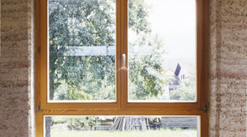 Ein Holzfenster ist langlebig, formstabil und ökologisch. Bild: Bruno Klomfar