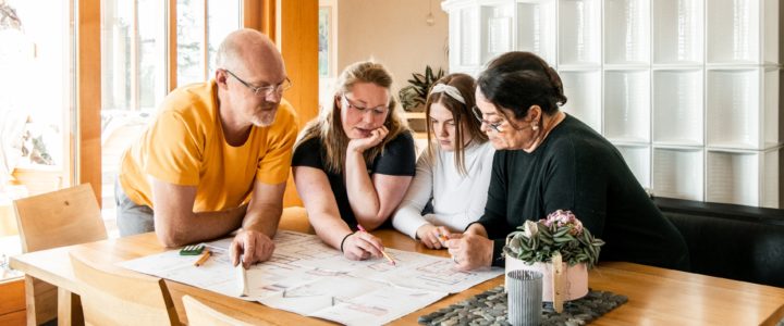 Familie Burtscher aus Wolfurt hat ihr Einfamilienhaus zum Generationenhaus ausgebaut. Bildnachweis: Karin Nussbaumer